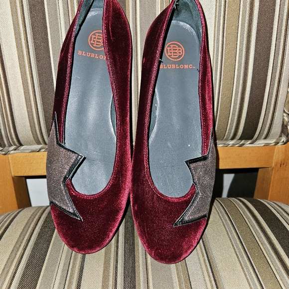 BluBlonc burgundy red velvet flats with glittering star, made in Spain, sz 8.5 - Picture 6 of 11